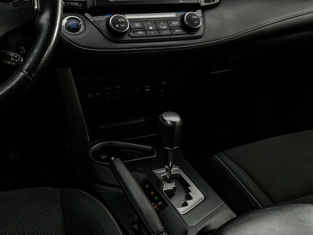 Б/У Тойота Рав4 2018 года. Фото: #10