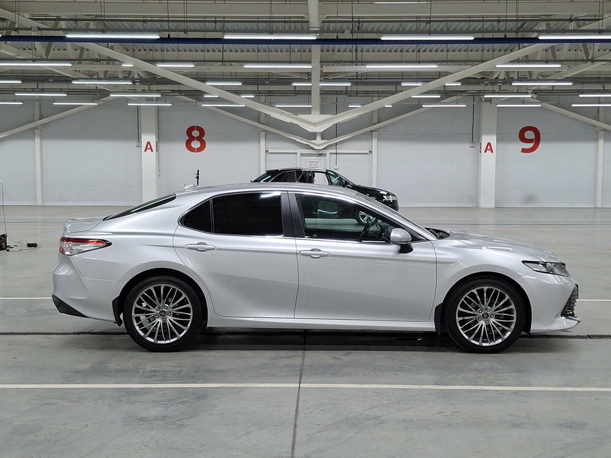 Б/У Тойота Камри 2018 года. Фото: #3