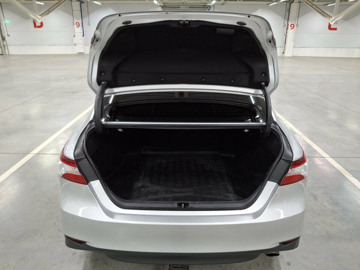 Б/У Тойота Камри 2018 года. Фото: #8