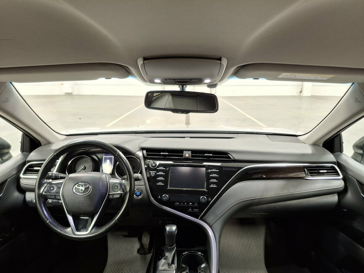 Б/У Тойота Камри 2018 года. Фото: #12