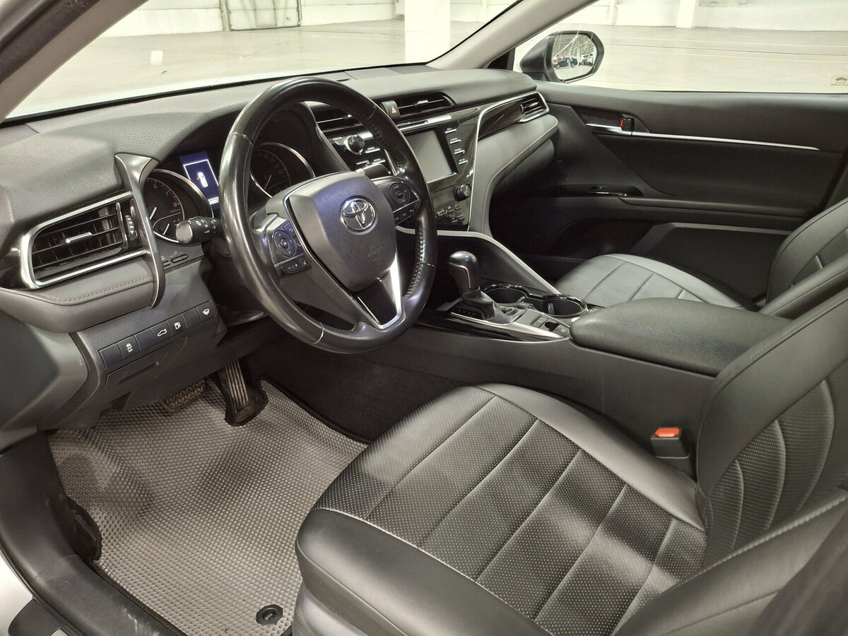 Б/У Тойота Камри 2018 года. Фото: #14
