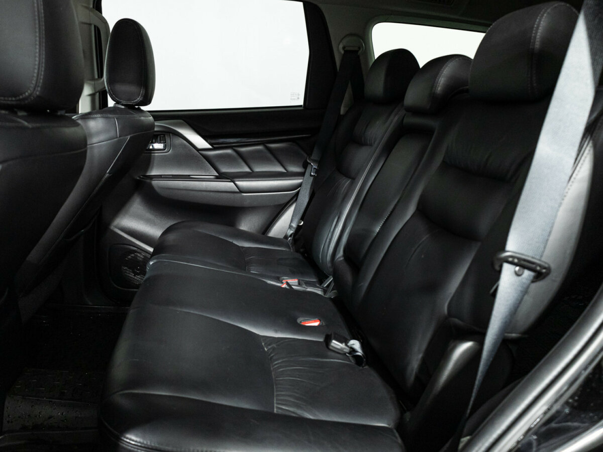 Б/У Митсубиши Паджеро Спорт 2017 года. Фото: #7